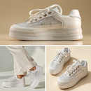 Tenis Blancos con Detalle Brillante