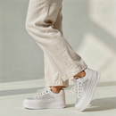 Tenis Blancos con Detalle Brillante